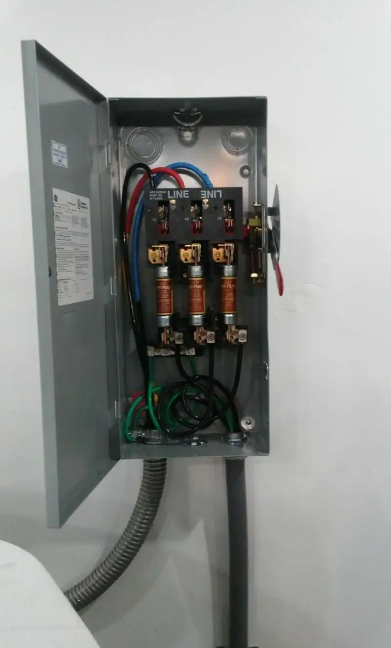 Three-phase disconnect switch installed for Electrical Wiring & Rewiring in Beardstown